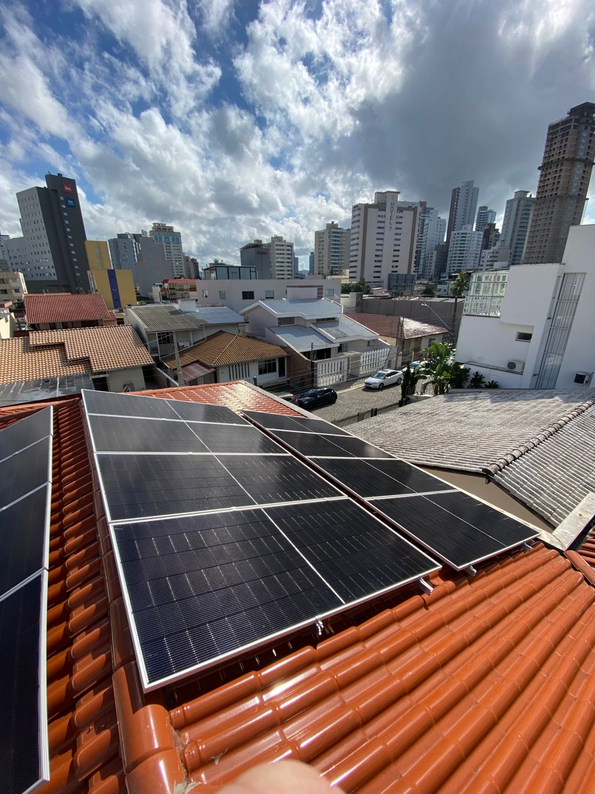 Sistema fotovoltaico instalado pela HITECH