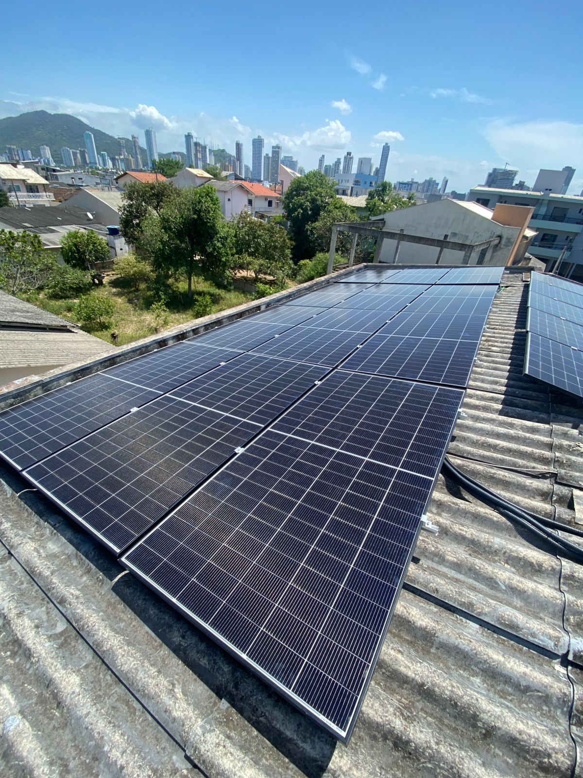 Projeto de energia solar executado pela HITECH